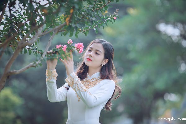 米兰体育在线投注网站:男人在妻子面前说情人好